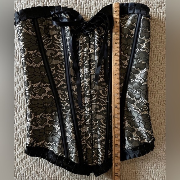 Lace up Corset - Lace Print Black on Gold - Picture 11 of 12
